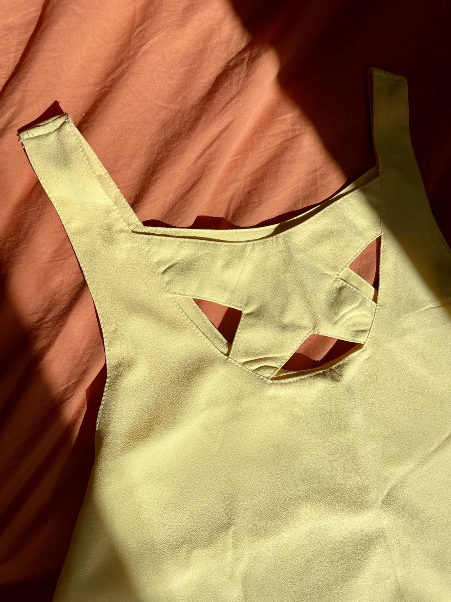 Kleider: Sommer Kleid mit speziellem Ausschnitt, hell gelb – Neu (gemäss Beschreibung) aus Zürich von Carlajimena 2