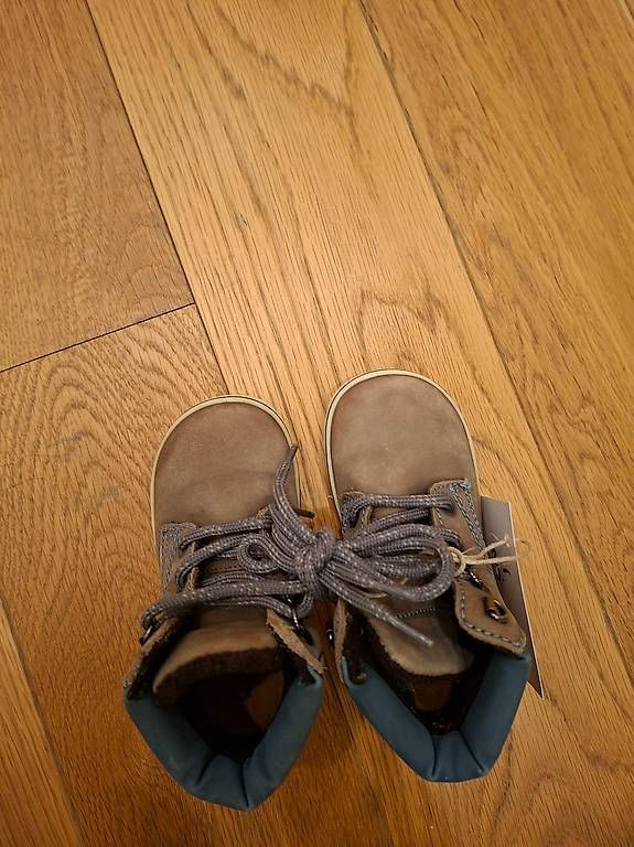 Scarpe per ragazzi: Chaussures taille 22 – Usato da Sierre venduto da noe_y7vf 2