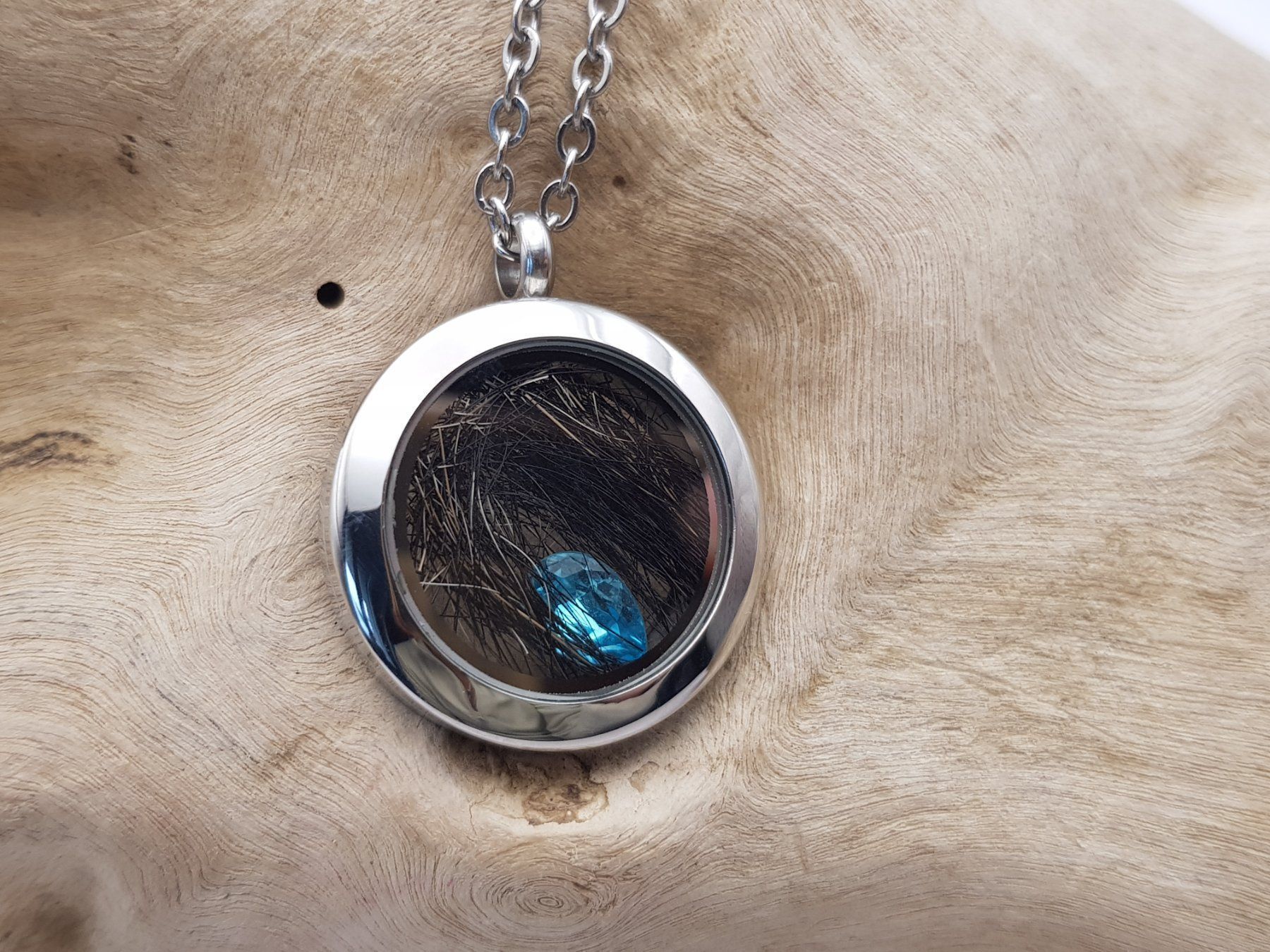 Anhänger: Menschen / Tierhaar Medaillon Swarovski – Neu und originalverpackt aus Menziken von Zyropa