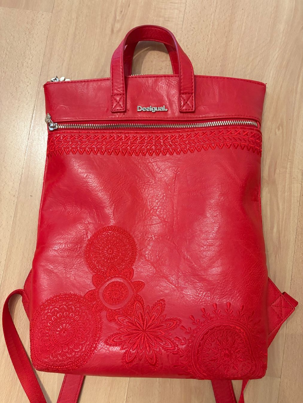 Desigual Zaini: Roter Desigual Rucksack – Usato da Horgen venduto da Ilona1986