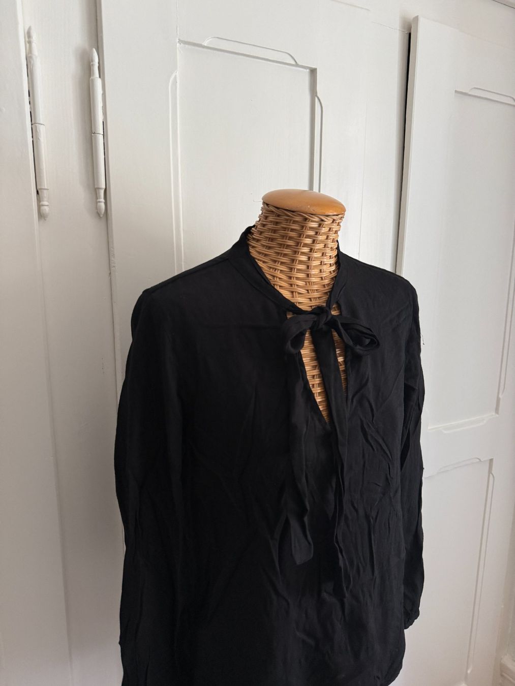 Zara Camicette: ZARA - Schluppenbluse schwarz M – Usato da Zürich venduto da Diazaio 1