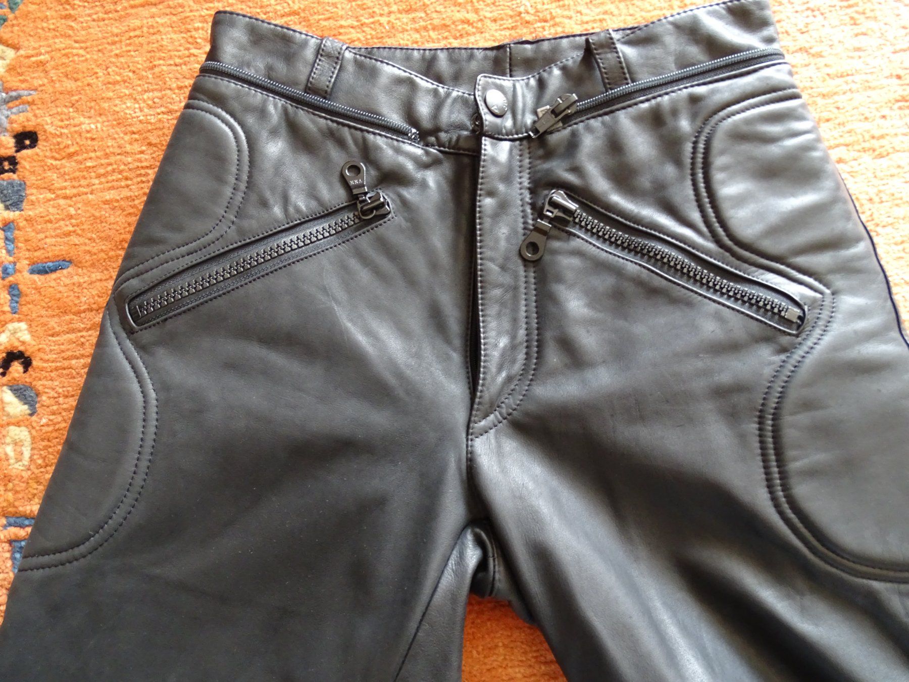 Dainese Pantaloni: Motorrad Lederhose – Usato da fehraltorf venduto da Ospirou 4