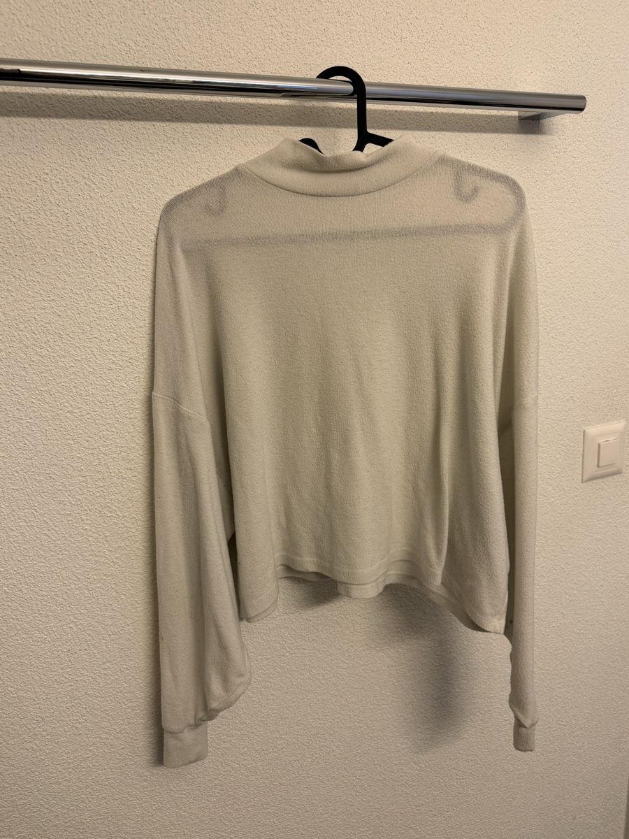 Pullover & Sweatshirts: Weisser Pullover – Gebraucht aus Suhr von naomau