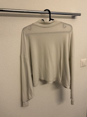 Weisser Pullover