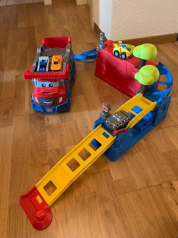 Spielzeuge: Mega bloks Circuit voiture – Gebraucht aus Cugy VD von dianette81