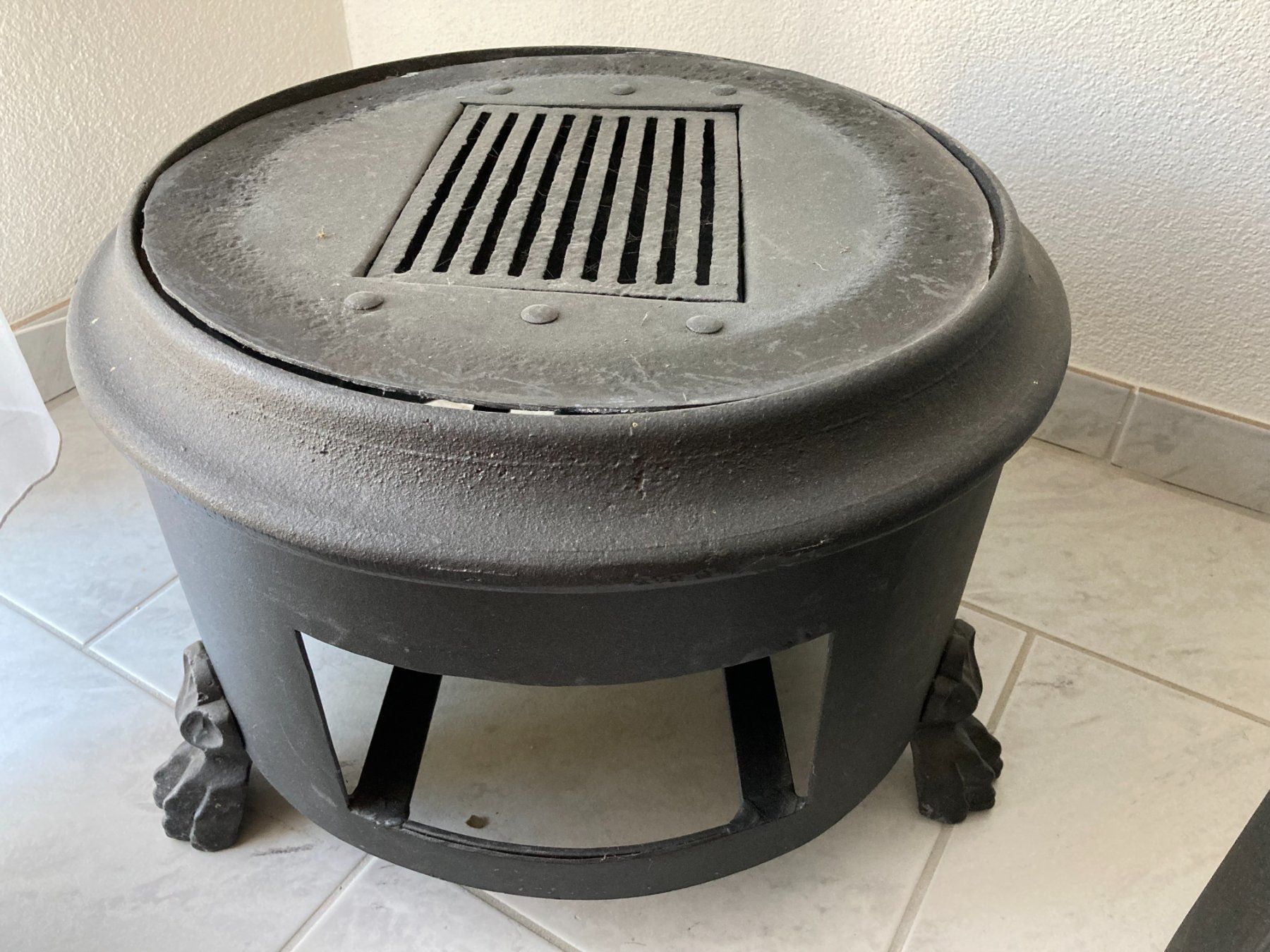 Altri mobili d'antiquariato: ALTER BADEOFEN KLUS (DEKORATION) – Difettoso da Uhwiesen venduto da Uhwiesen 2