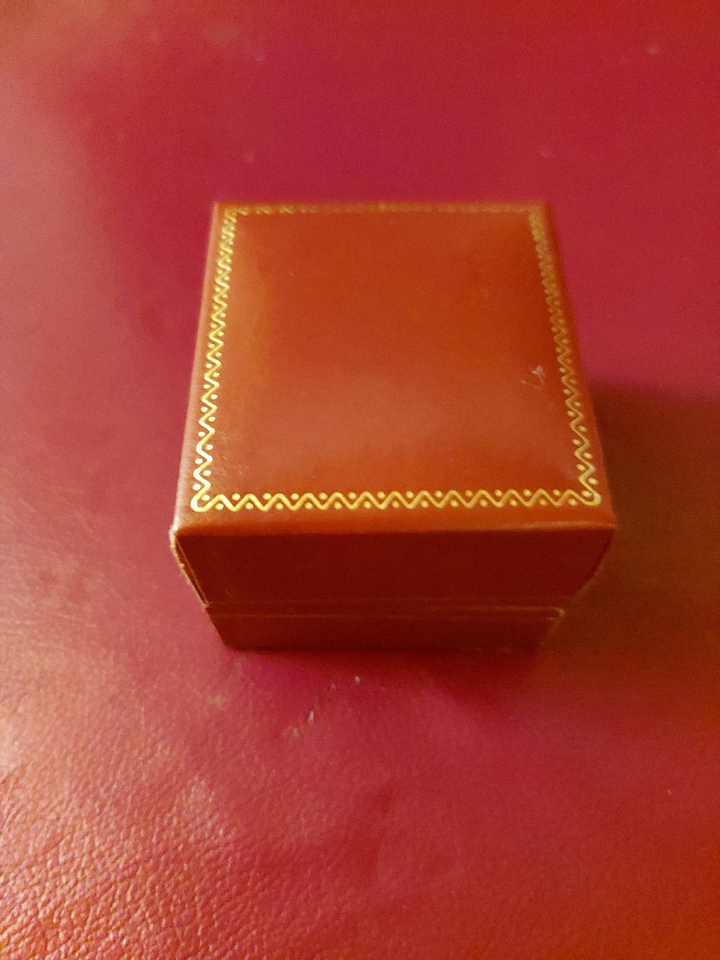 Portagioie: Schmuckschatulle NWI rot-gold Valess, leere Ringbox – Usato da Büttikon AG venduto da lca_v7pb 3