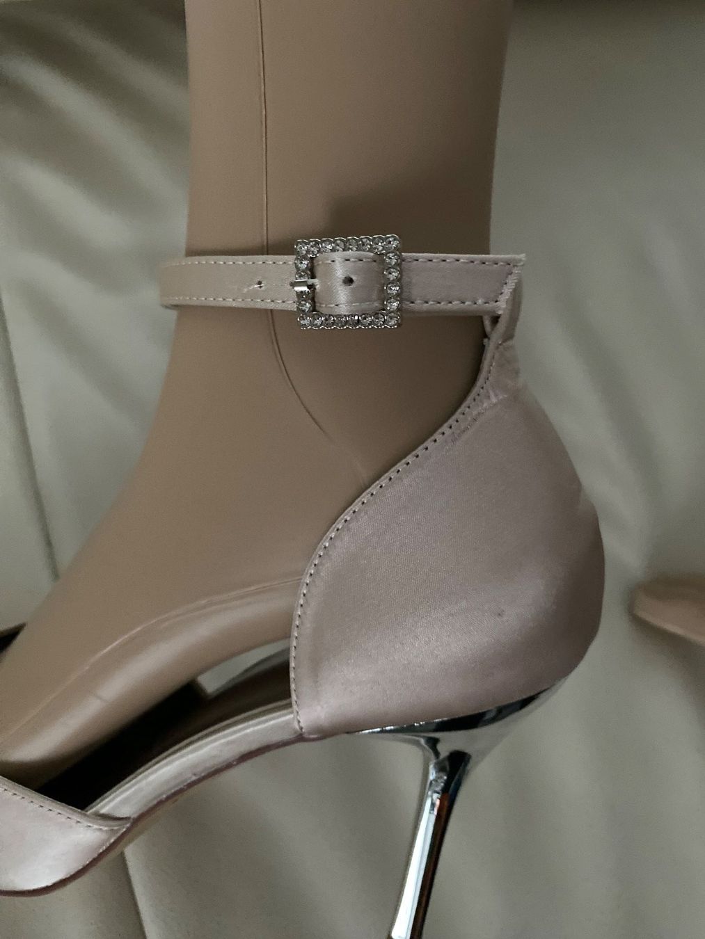 Scarpe da donna: Extravaganter edler Damenpumps mit Perlen, puder, Gr. 39 – Nuovo e nell'imballaggio originale da Winkel venduto da ferrari2022 3