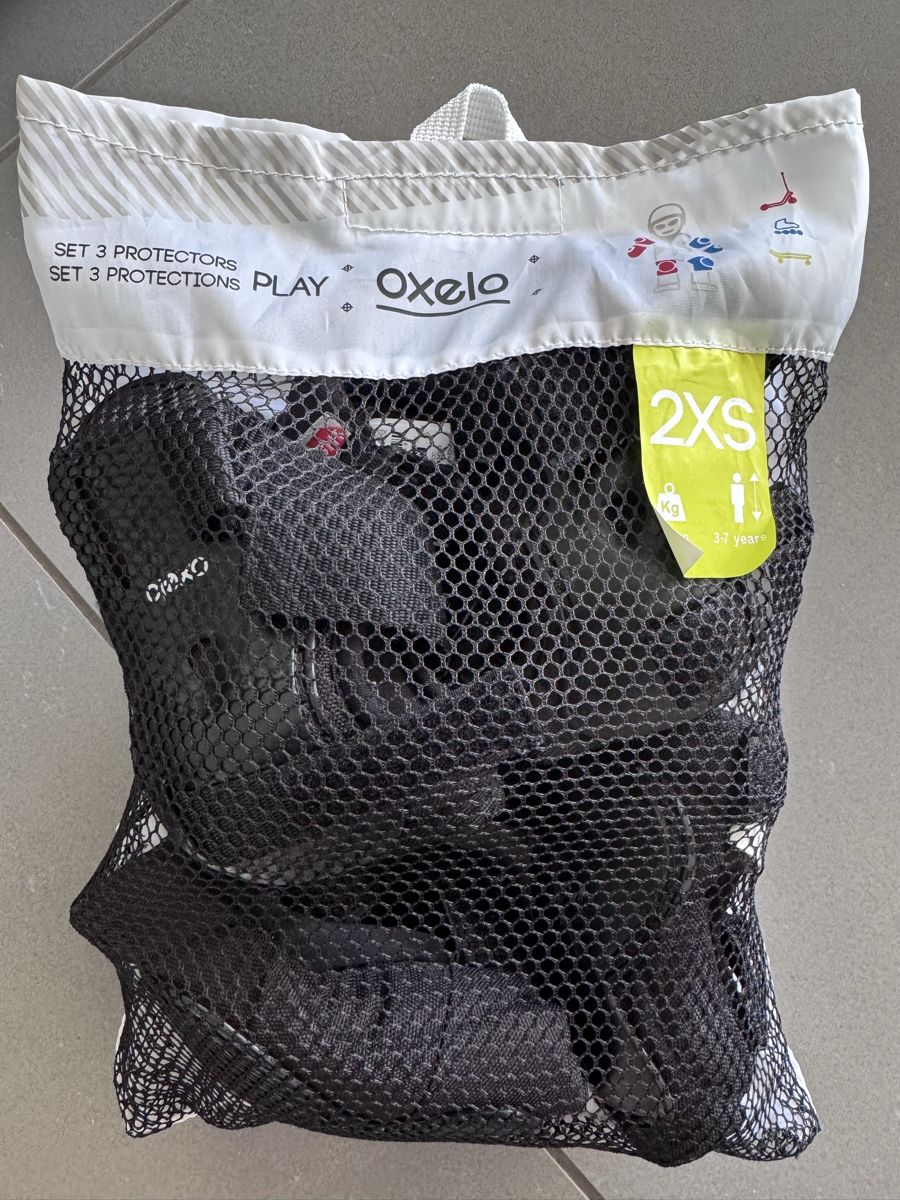 Oxelo Protezioni & Imbottiture: Kinder 3-Set Protektoren, 3-7J – Nuovo (secondo la descrizione) da Feusisberg venduto da arm_l6k9