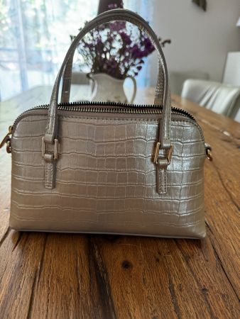 David Jones goldene Tasche