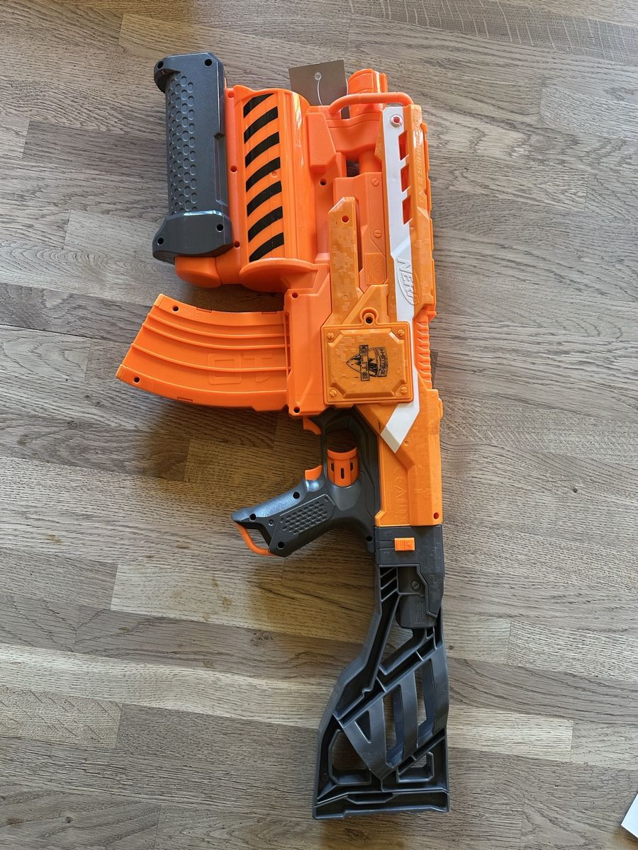 Nerf Giocattoli: Lot de 3 pistolets Nerf - Module et Stratobow – Usato da Château-d'Oex venduto da caroline. 3