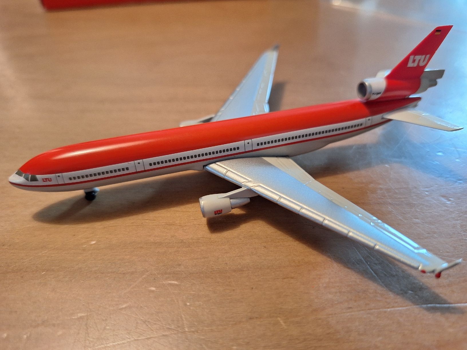 Herpa Kit di modellismo & Modellini statici: LTU MD-11 1:500 Herpa  – Usato da Sargans venduto da nicsam1815 1