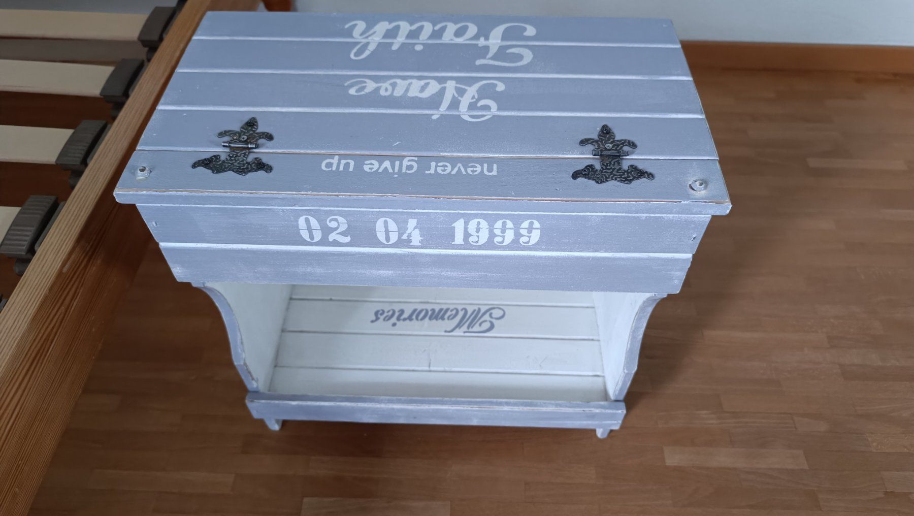 Cassettiere: Kleine Kommode lavendel – Nuovo (secondo la descrizione) da Zürich venduto da Jul69 2
