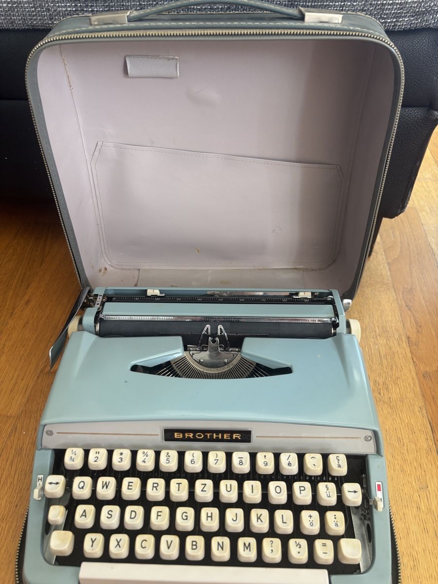 Brother Macchine da scrivere: Schreibmaschine  – Usato da Eglisau venduto da sba_7brk