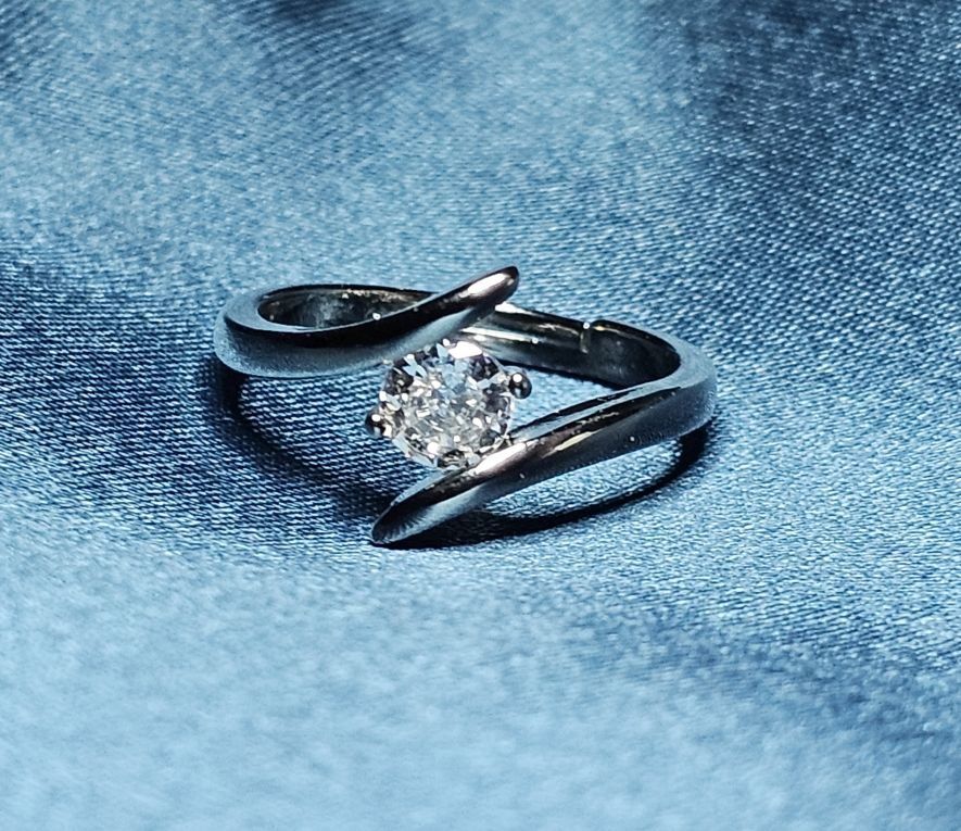 Anelli: Offener Ring mit  Zirkonia, 925 versilbert, c.a. US7/CH54-US – Nuovo (secondo la descrizione) da Grenchen venduto da maretop 1