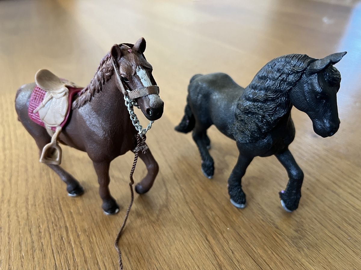 Schleich Spielzeuge: Schleich 2 Pferde – Gebraucht aus Olten von Roellinghoff