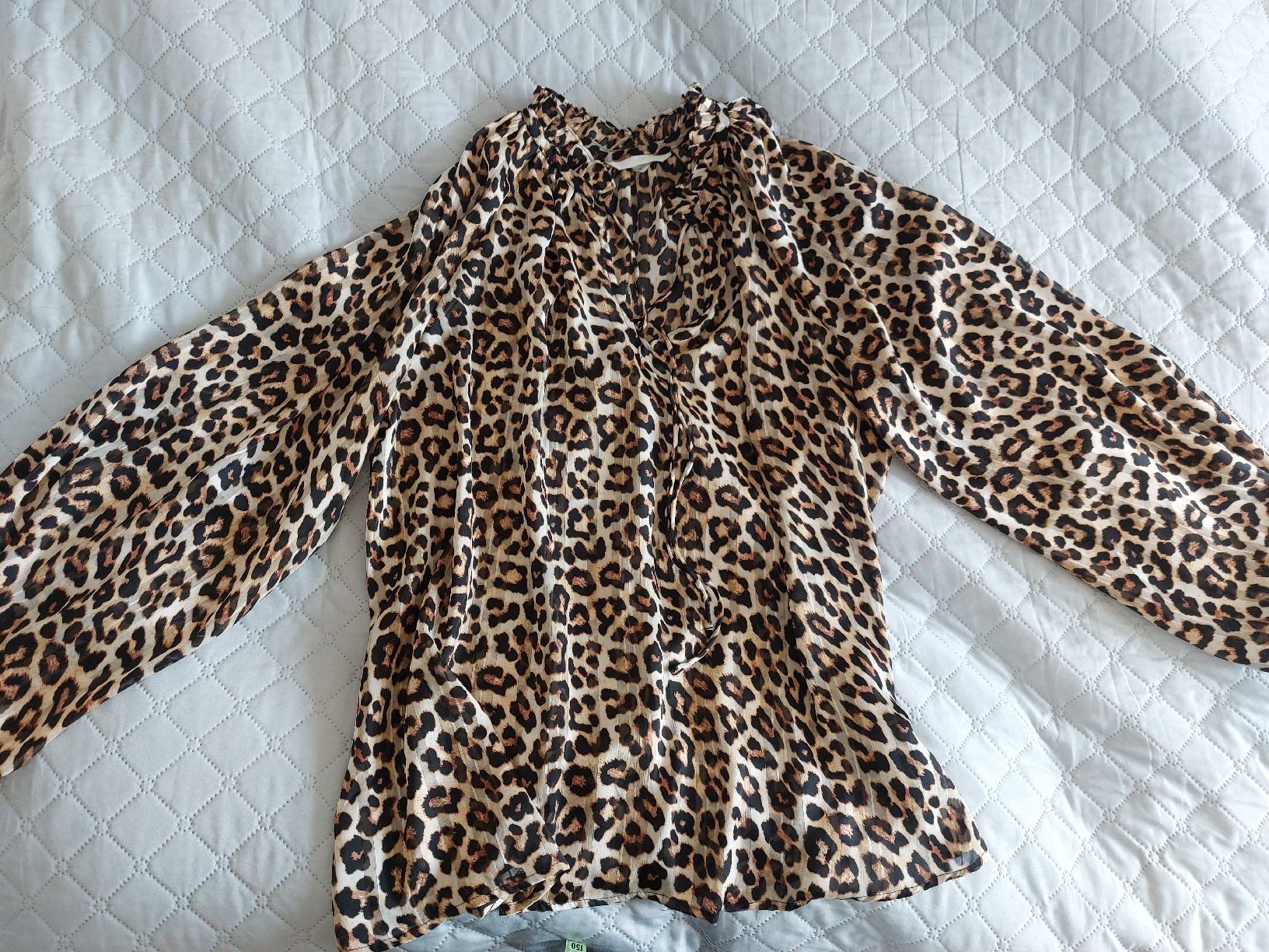 H&M Blusen: Leichte Bluse mit Leopardenmuster, Grösse M. – Gebraucht aus Thun von Alexanna 5