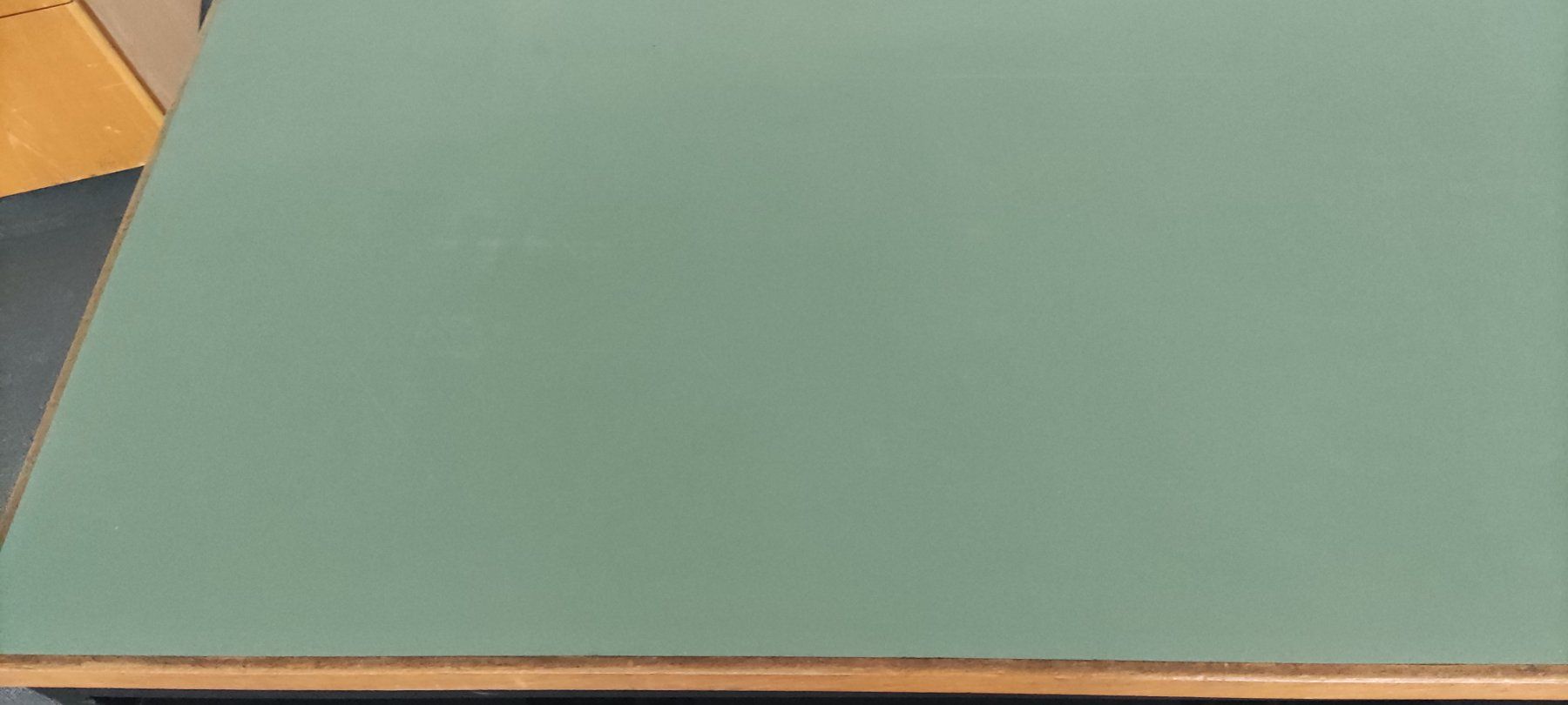 Tavoli: Massiver Arbeitstisch auf Rollen ( Schedle oder Embru?) – Usato da Solothurn venduto da Csw1 8