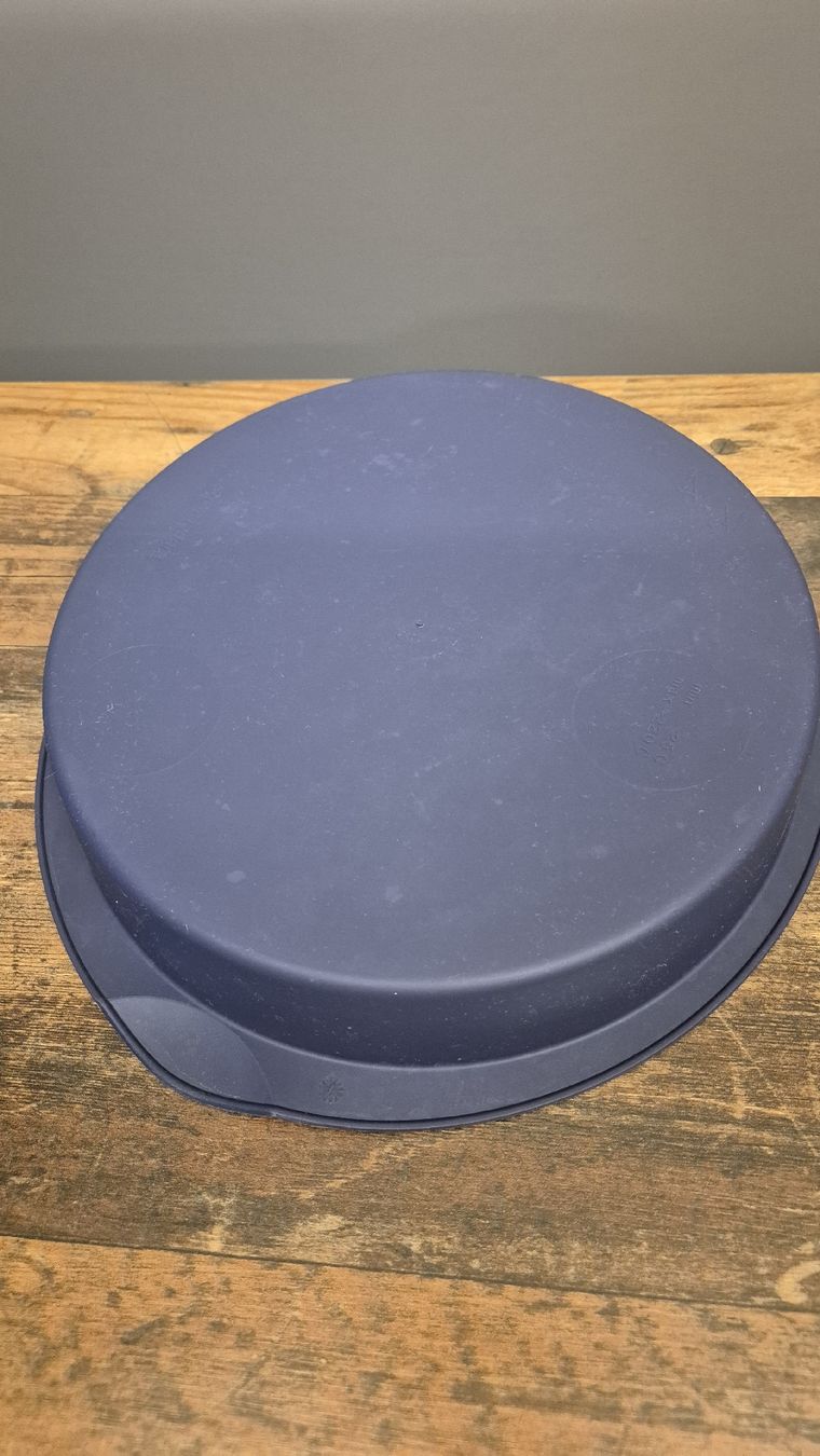 Tupperware Teglie da forno: Tupperware Silikonform, Durchmesser 26cm, 2.5l – Usato da Unteriberg venduto da Foxcross 1
