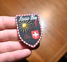 VINTAGE Badge SAAS-FEE -ST. GALLER STICKEREI SKISTOCK KLEIN