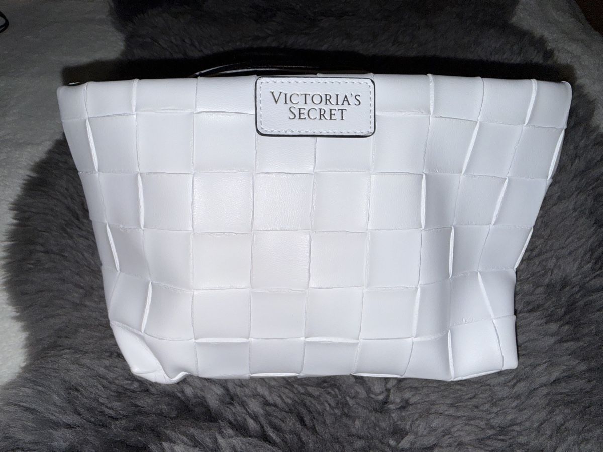 Victoria's Secret Borse: Victoria's Secret White Cosmetic Bag – Nuovo (secondo la descrizione) da Heerbrugg venduto da ines_lopez