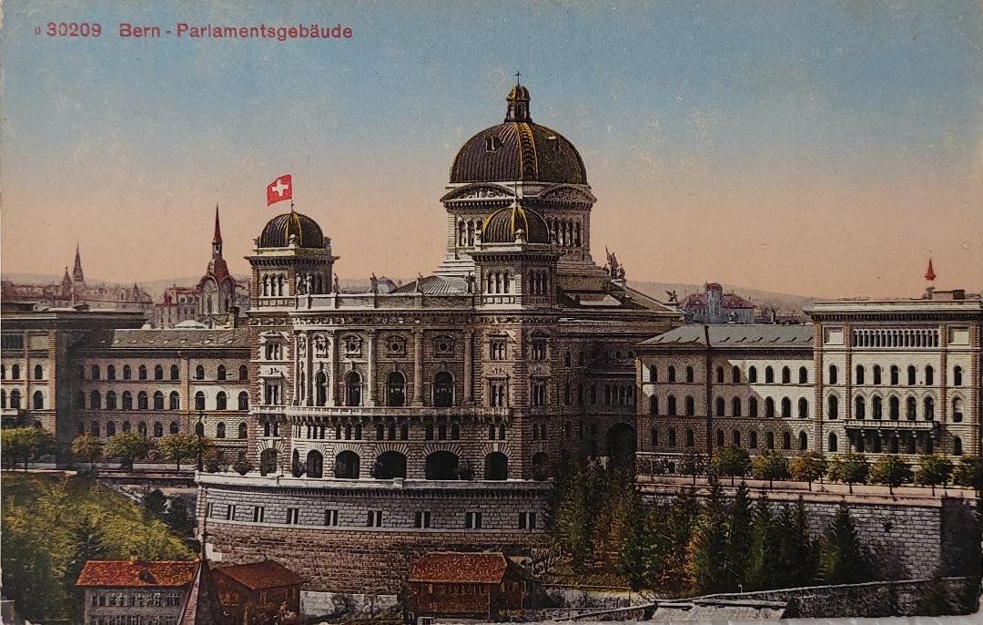 Cartoline postali: BERN - Parlamentsgebäude – Usato da Delémont venduto da Domdom1