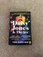 Buch Daisy Jones and The Six von Taylor Jenkins Reid