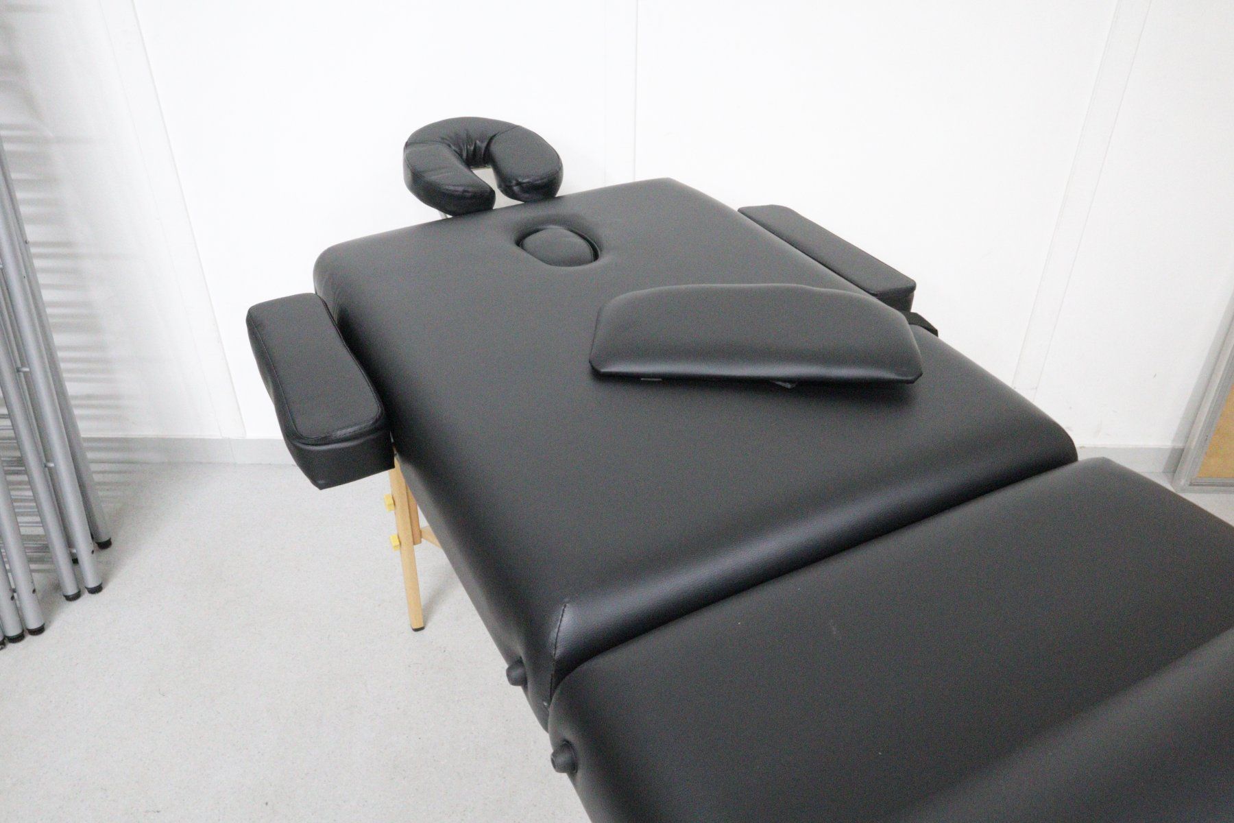 TecTake Lettini & sedie per cosmetici: TecTake 3-Zonen Massageliege – Usato da Volketswil venduto da brockipfannenstil 2