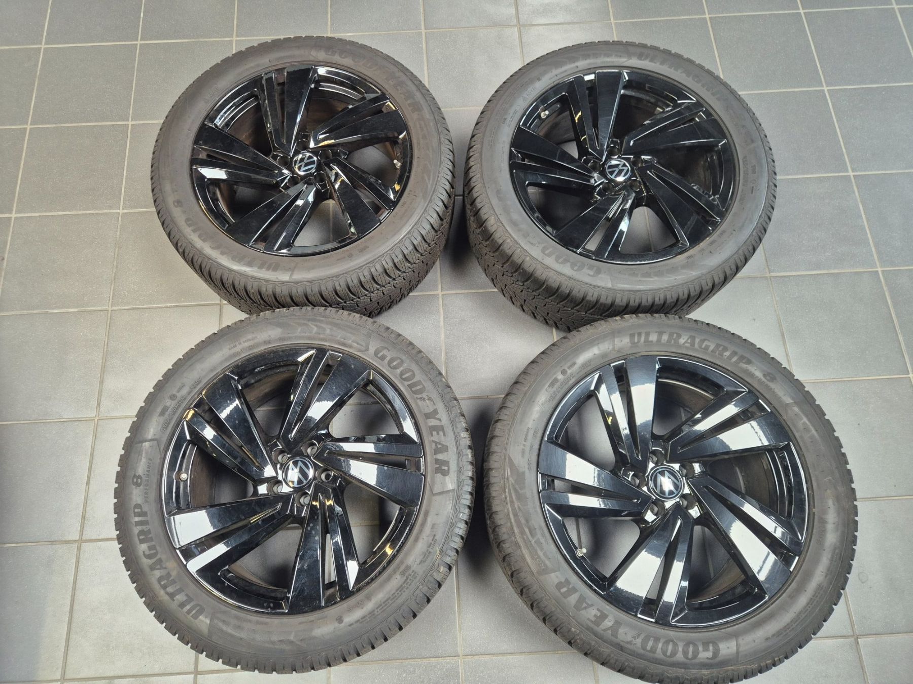 Volkswagen Pneus & Roues: Winterräder 20" VW Touareg – D'occasion à Winterthur par WEWi-Ersatzteile 1