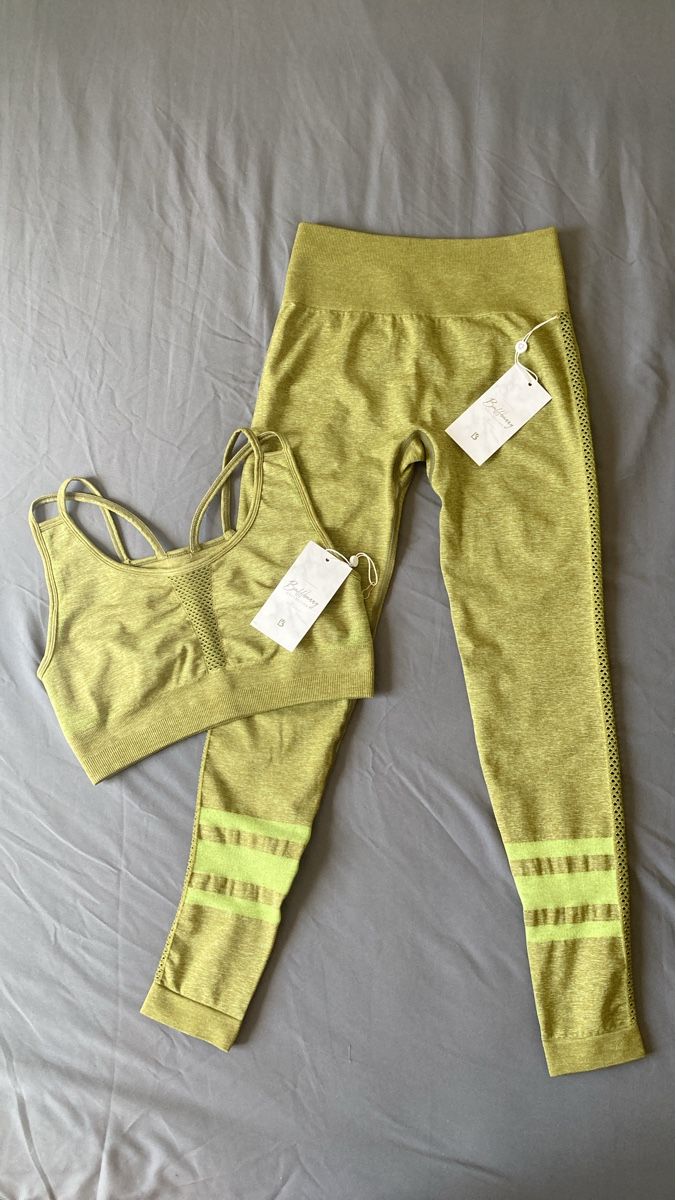Lots de vêtements: Buffbunny Set NEU Leggings & Top, Grösse S/M – Neuf (Voir description) à Biberist par Nafena 1