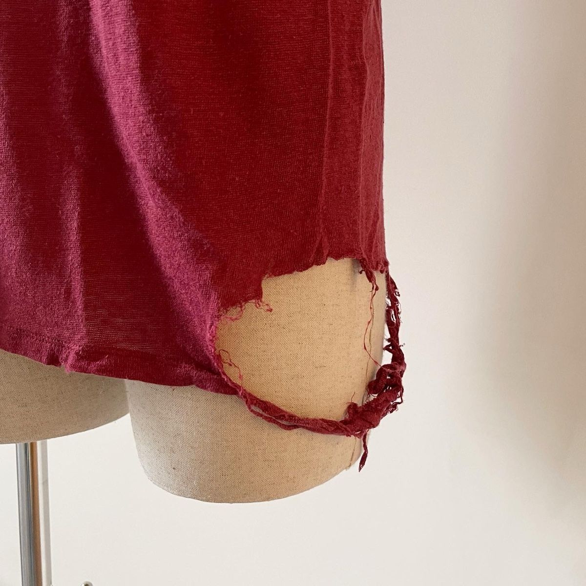 Iro T-shirt: IRO Distressed T-Shirt – Nuovo (secondo la descrizione) da Emmen venduto da Avviivva_Com2023 3