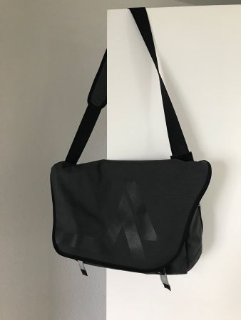 Grosse Bach Umhäng Tasche Cordura