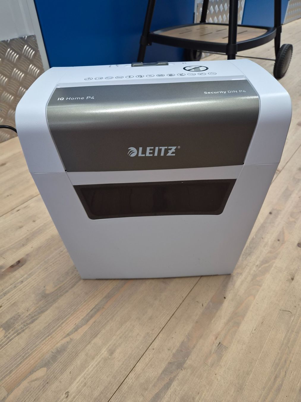 Destructeurs de documents: Destructeur de documents - LEITZ IQ Home P4 – Neuf (Voir description) à Lausanne par leroyaumedereven
