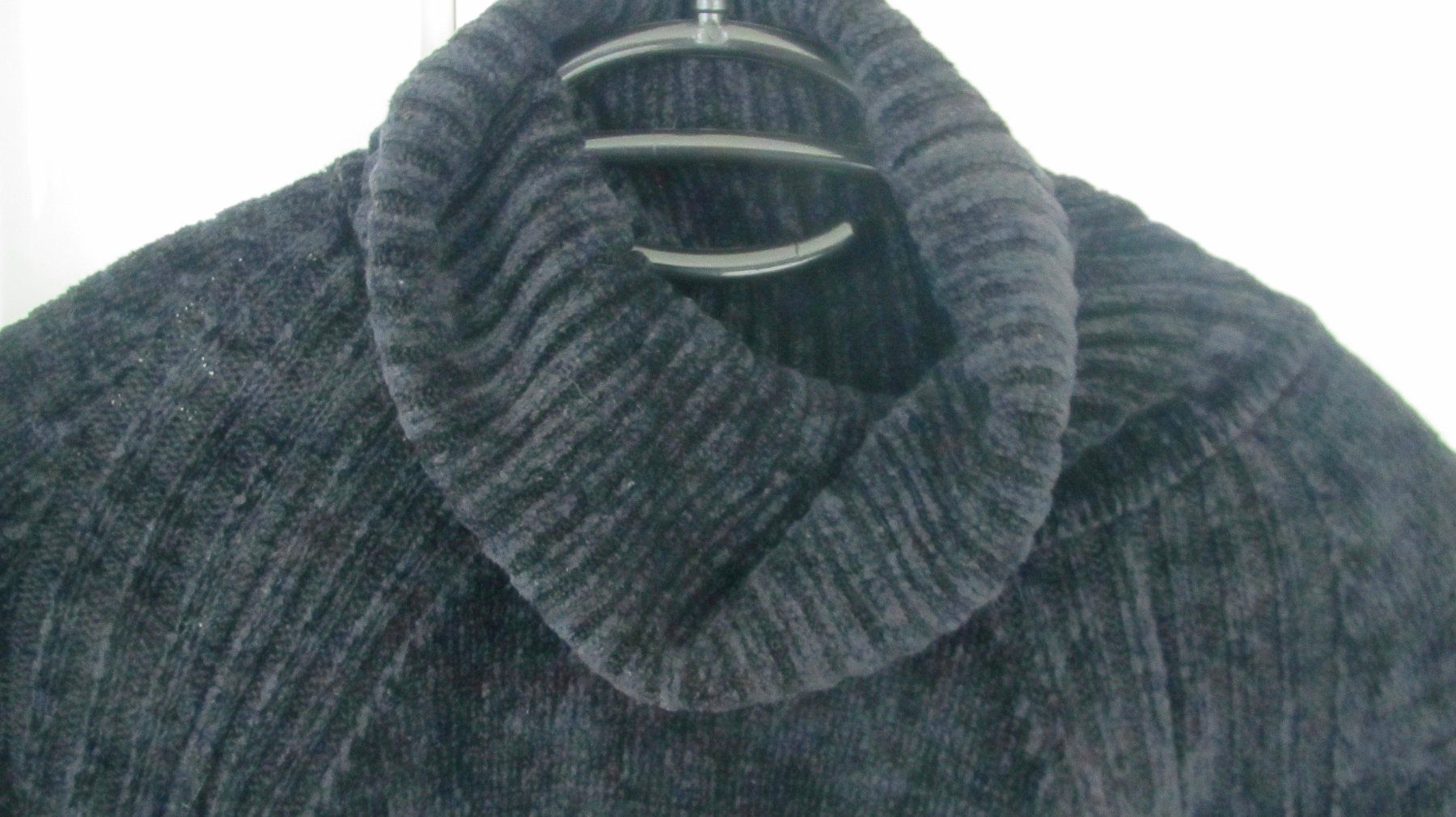 Pullover & Sweatshirts: 2 PULLS NOIR WA NG – Gebraucht aus Murten von Selliot 4