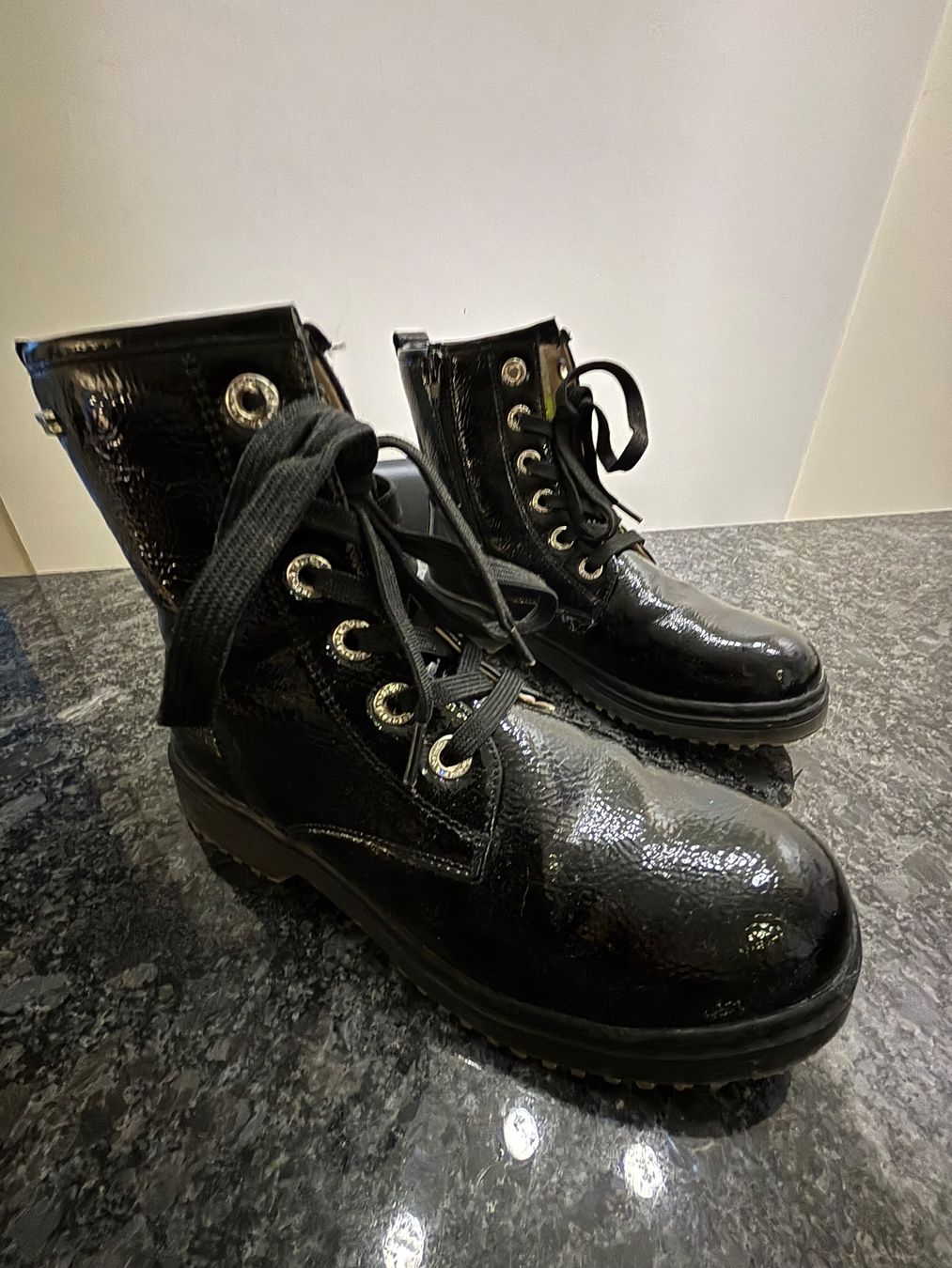 Scarpe per ragazze: Schwarze Mädchen Schuhe Gr. 36 – Usato da Sulz AG venduto da FantasyHouse 1