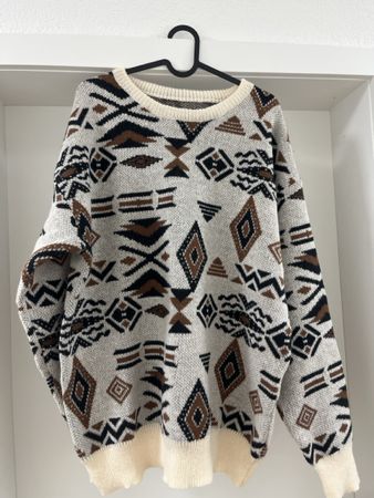 Gemütlicher Strickpullover mit Muster, Grösse L - Top!