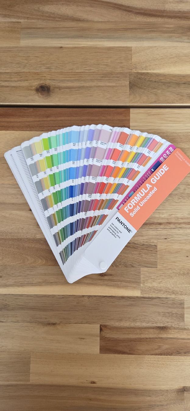 Bücher: Pantone Formula Guide Farbfächer – Solid Uncoated – Neu (gemäss Beschreibung) aus Matzingen von jje83 2