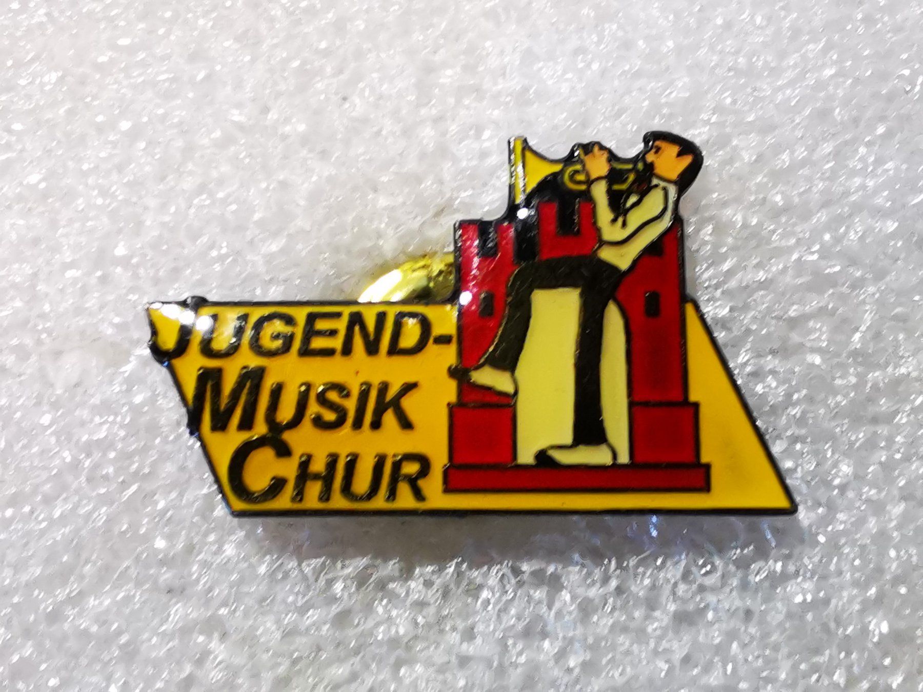 Placchette & Badge: Ansteckpin 28: Jugendmusik Chur – Usato da Oppligen venduto da Pin-Fall-Shop