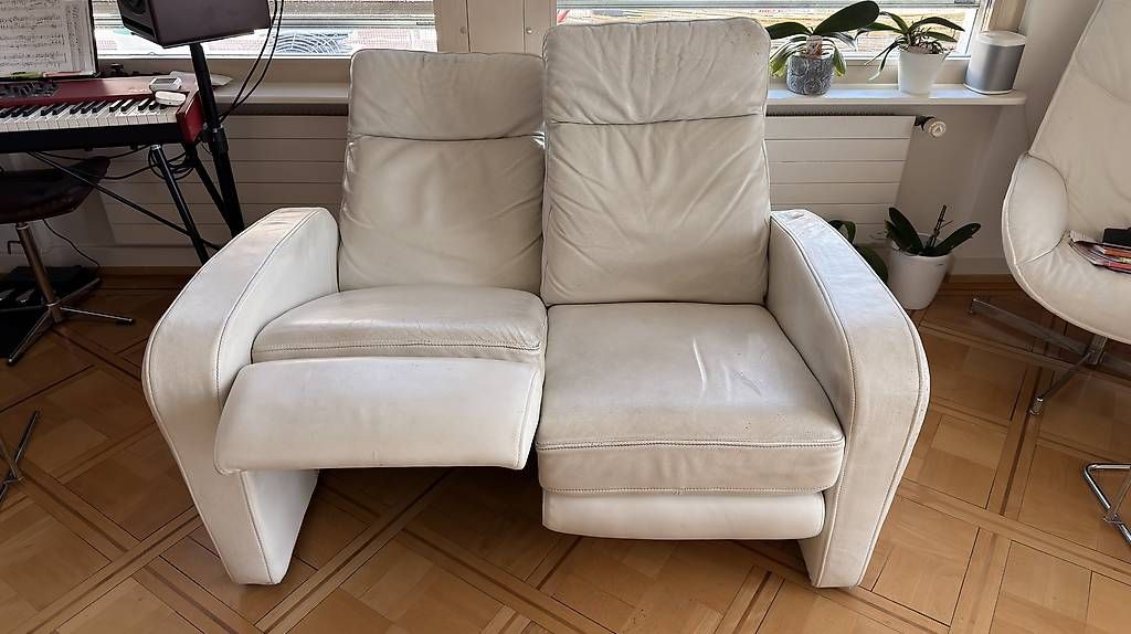Sofas: Canapé blanc 2 places en cuir – D'occasion à Lausanne par lcuenoud 2