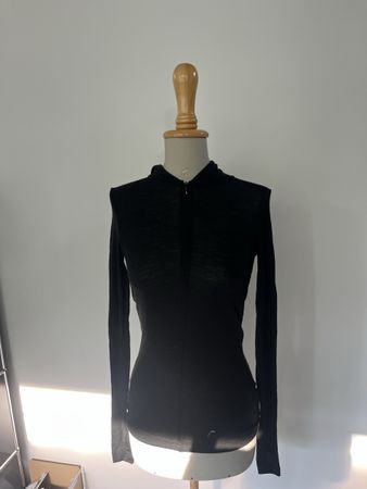 COS Damen Langarmshirt mit Kapuze Schwarz Groesse S