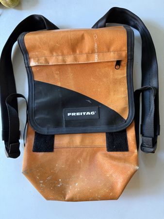 Freitag Rucksack F132 Fury orange schwarz gebraucht