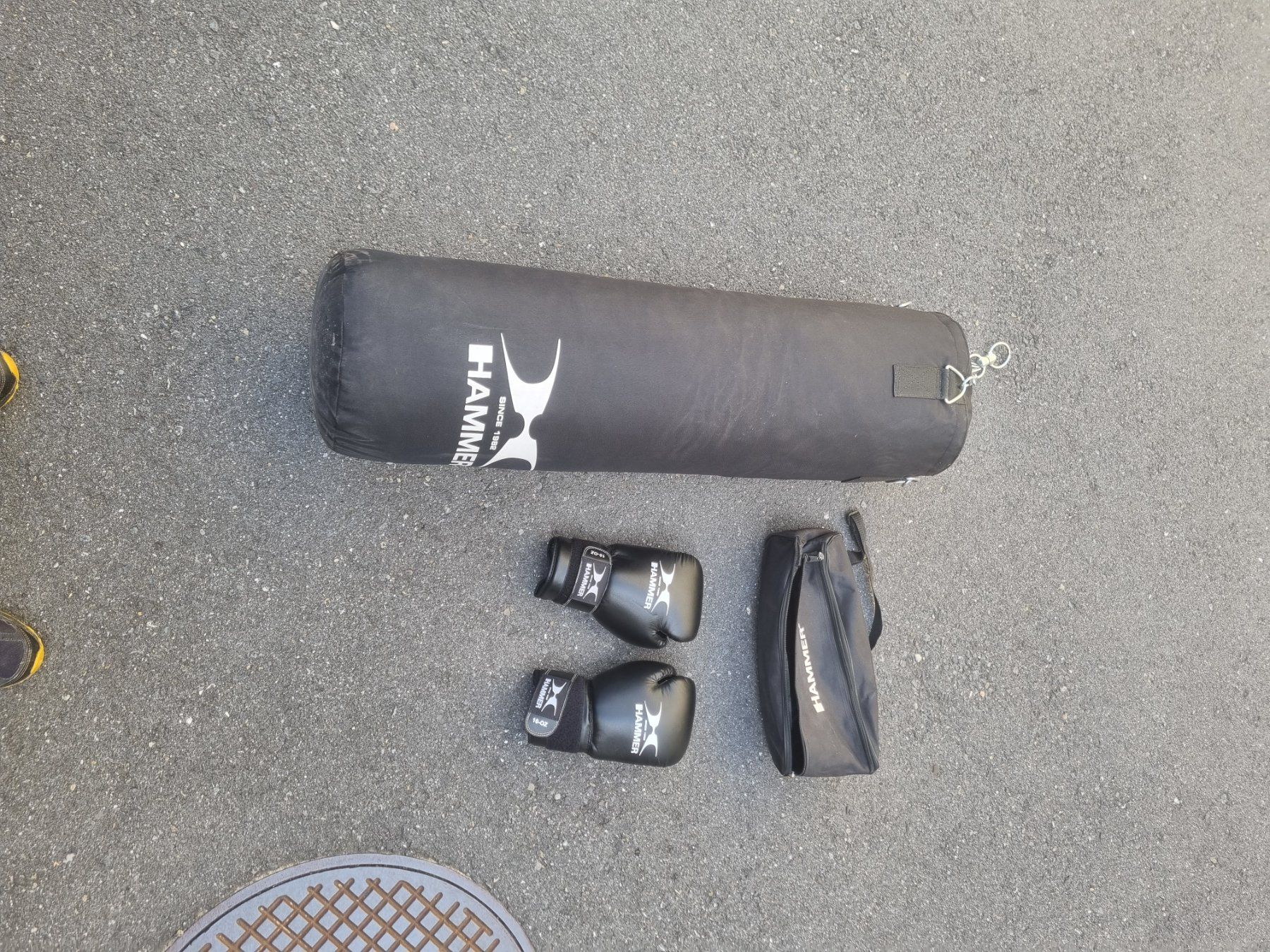Sacs de frappe: Hammer Boxsack mit Boxhandschuhen – D'occasion à Ruswil par nic_yd2c
