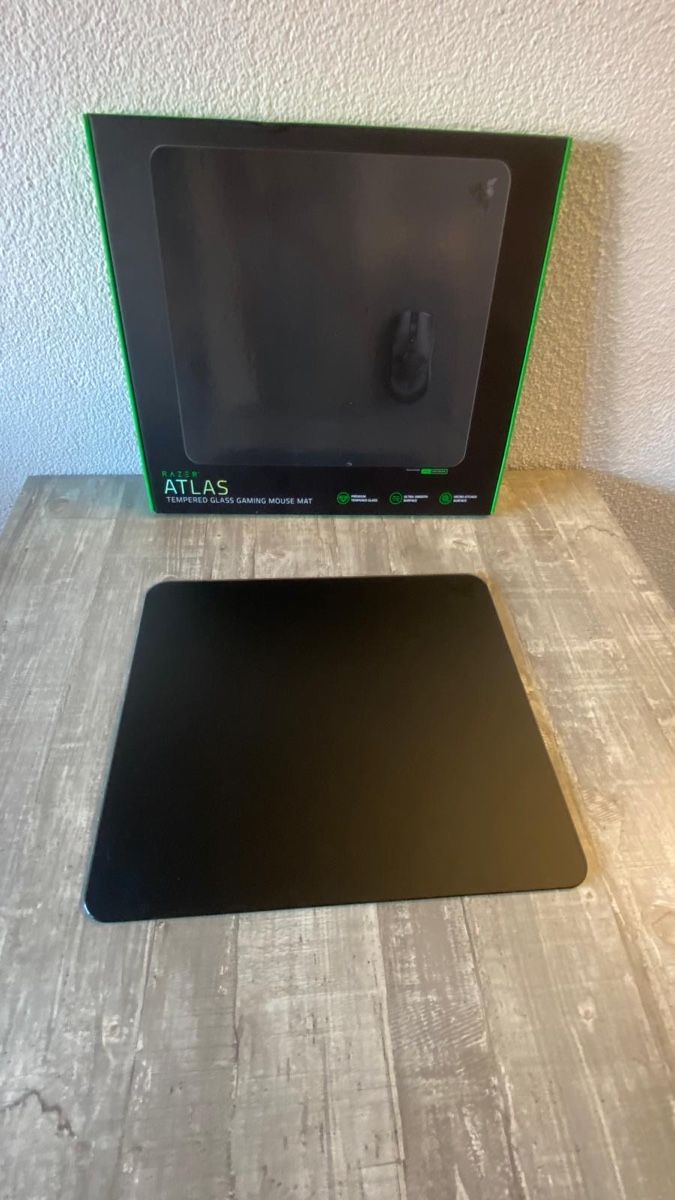 Razer Mausmatten: Razer ATLAS Glas Mauspad neuwertig – Neu (gemäss Beschreibung) aus Brüttisellen von mogador9
