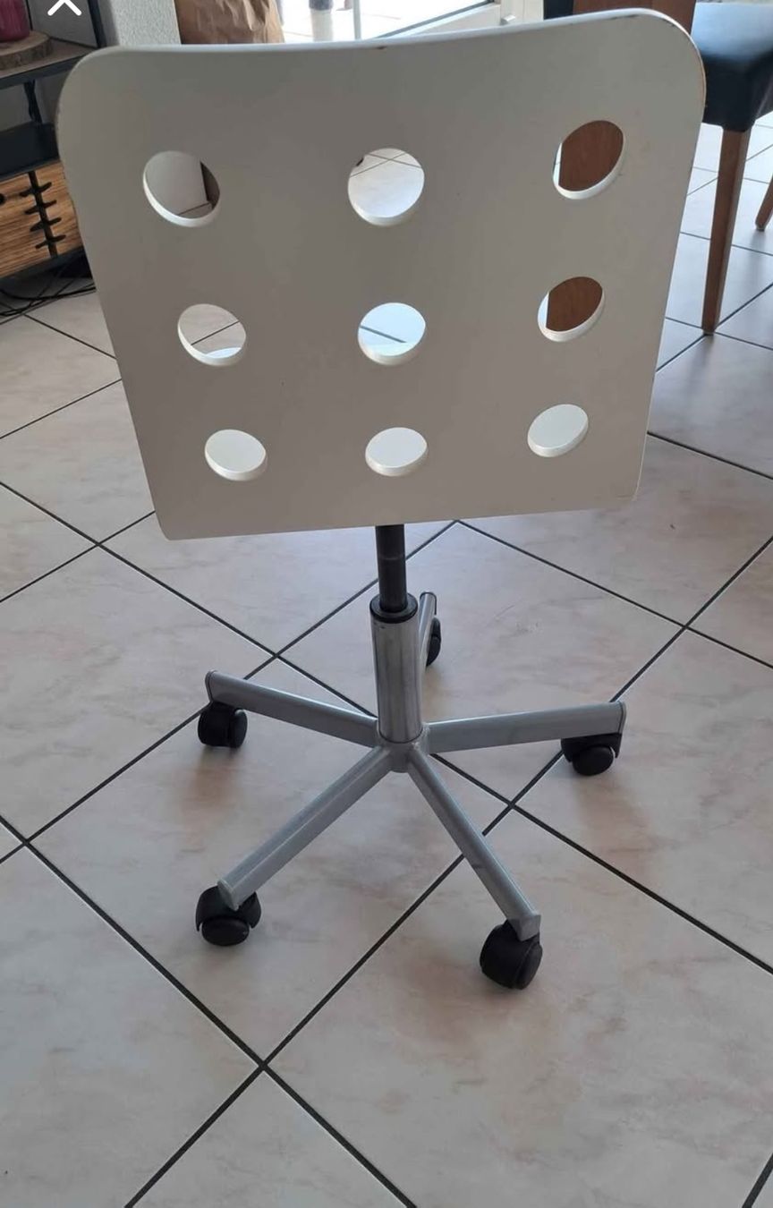 Ikea Sedie: chaise ikea – Usato da RIAZ venduto da Betty012 1