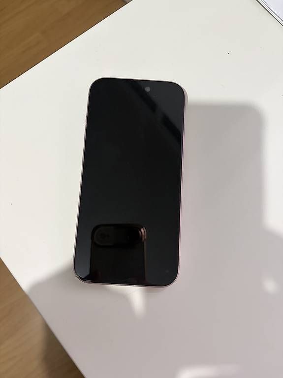 Telefoni cellulari / Smartphones: iPhone 15 Pink - 256 giga – Usato da Lugano venduto da sls_5z8c 1