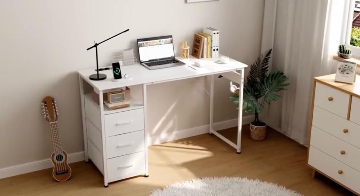 Scrivanie: White desk – Usato da Zürich venduto da Louiz_Bal