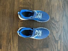 Neue Sportschuhe für Kinder