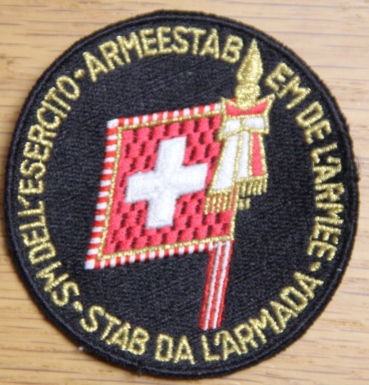 Schweizer Armee Plaketten & Abzeichen: Armeestab Gold Badge – Gebraucht aus Belp von Tomsek