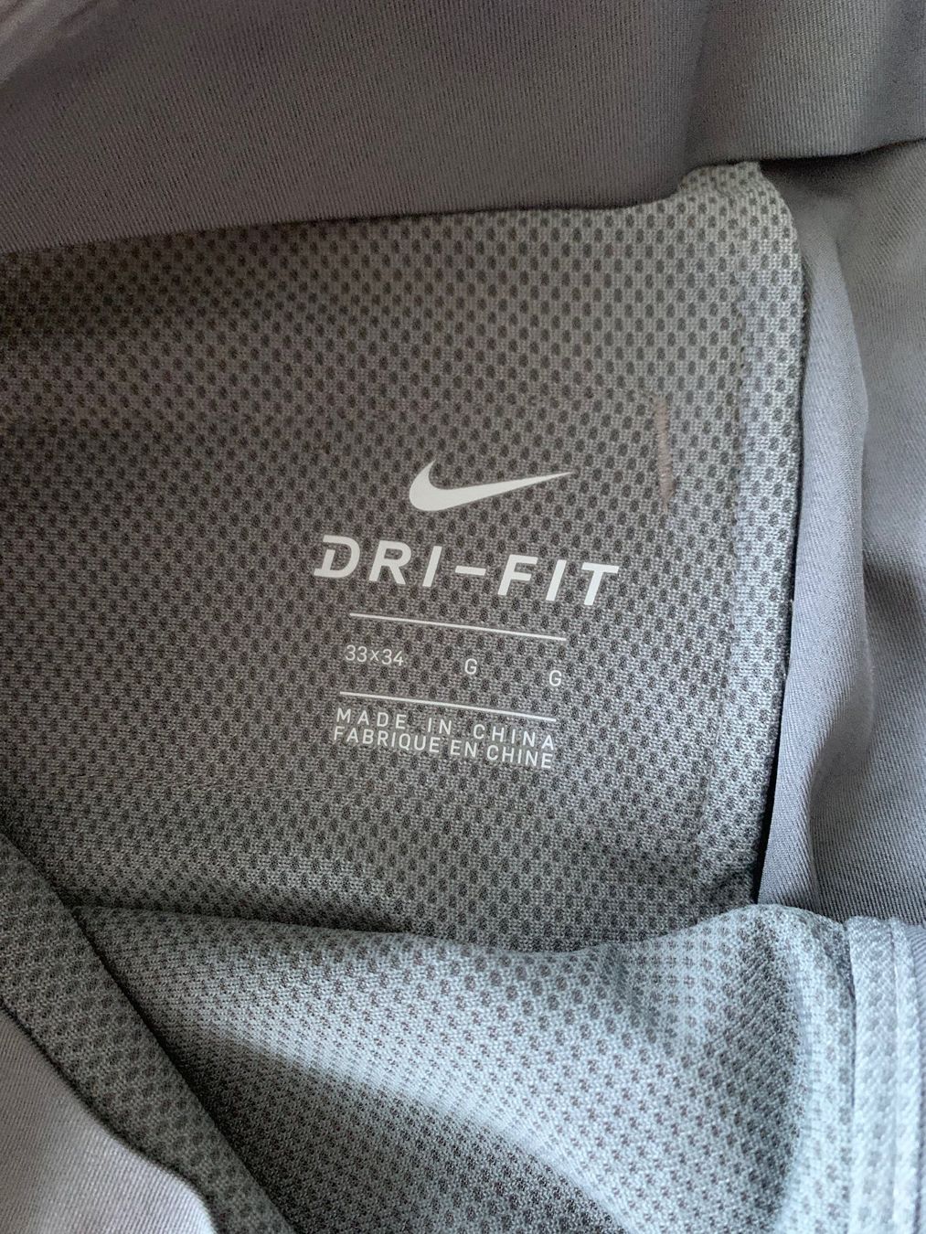 Nike Hosen: Nike Dry Fit Wander- Freitzeithose grau – Gebraucht aus Kirchdorf AG von  1