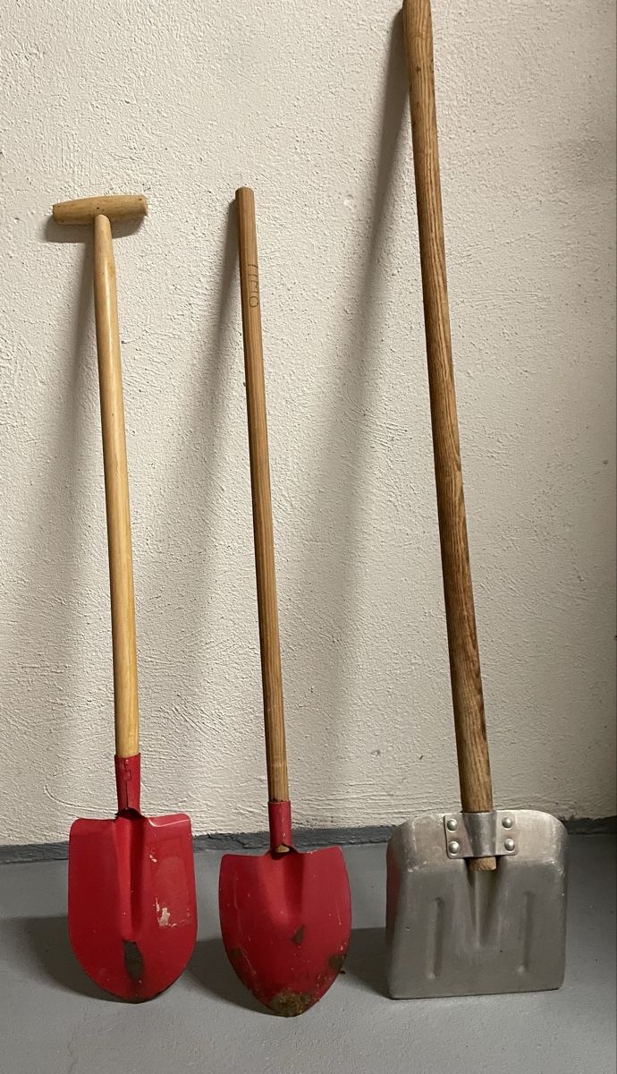 Jouets: Kinder-Metallschaufeln – D'occasion à Schwerzenbach par Muffi01 1